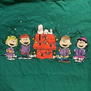 Peanuts Brand Size Medium Charlie Brown & Gang Green Tee Shirt Snoopy